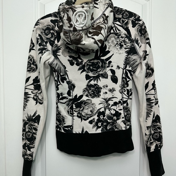 Size 4/Small Lululemon Hoodie - Picture 2 of 2